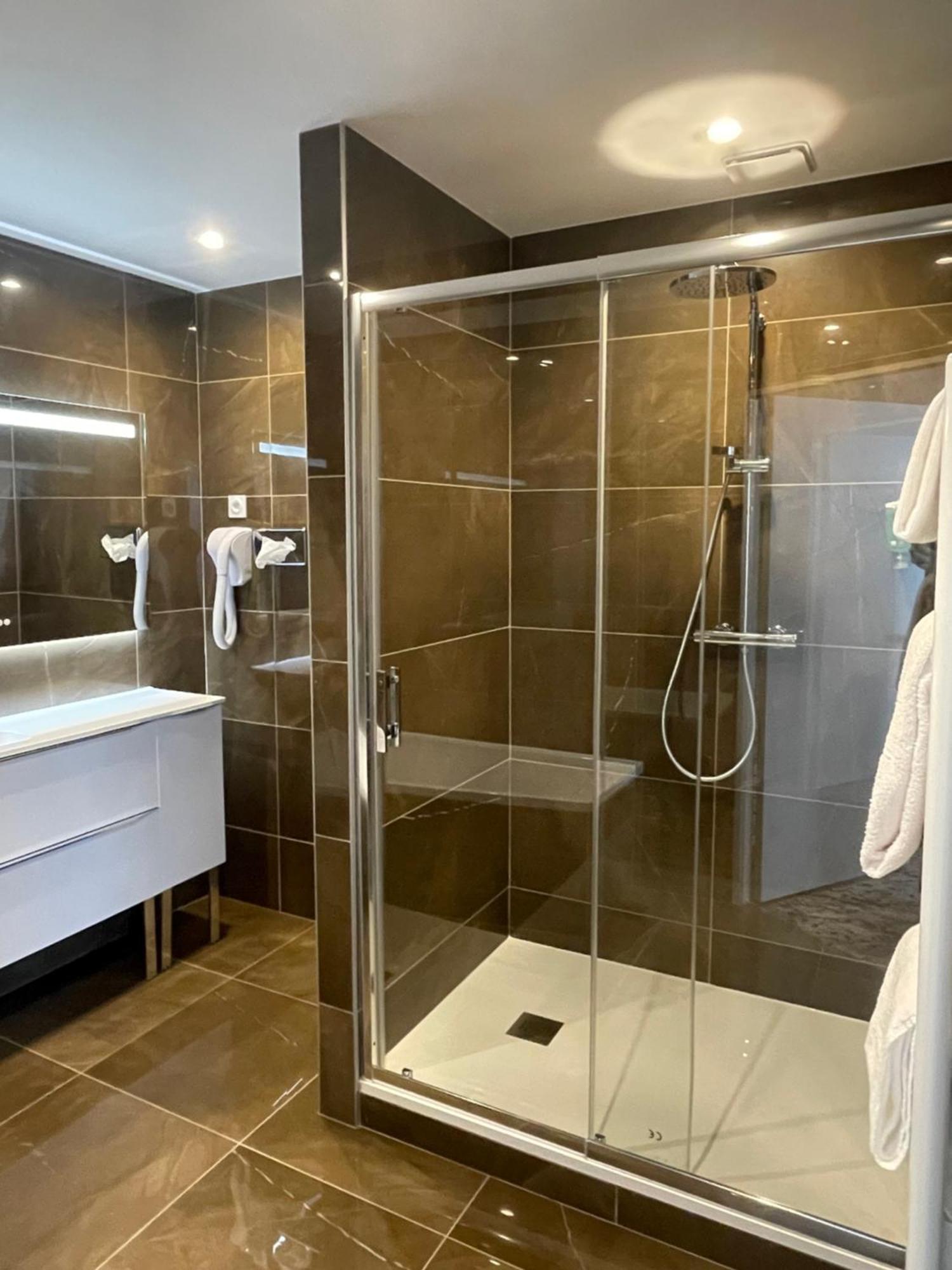Hotel Le Cercle Cherbourg-en-Cotentin Ngoại thất bức ảnh