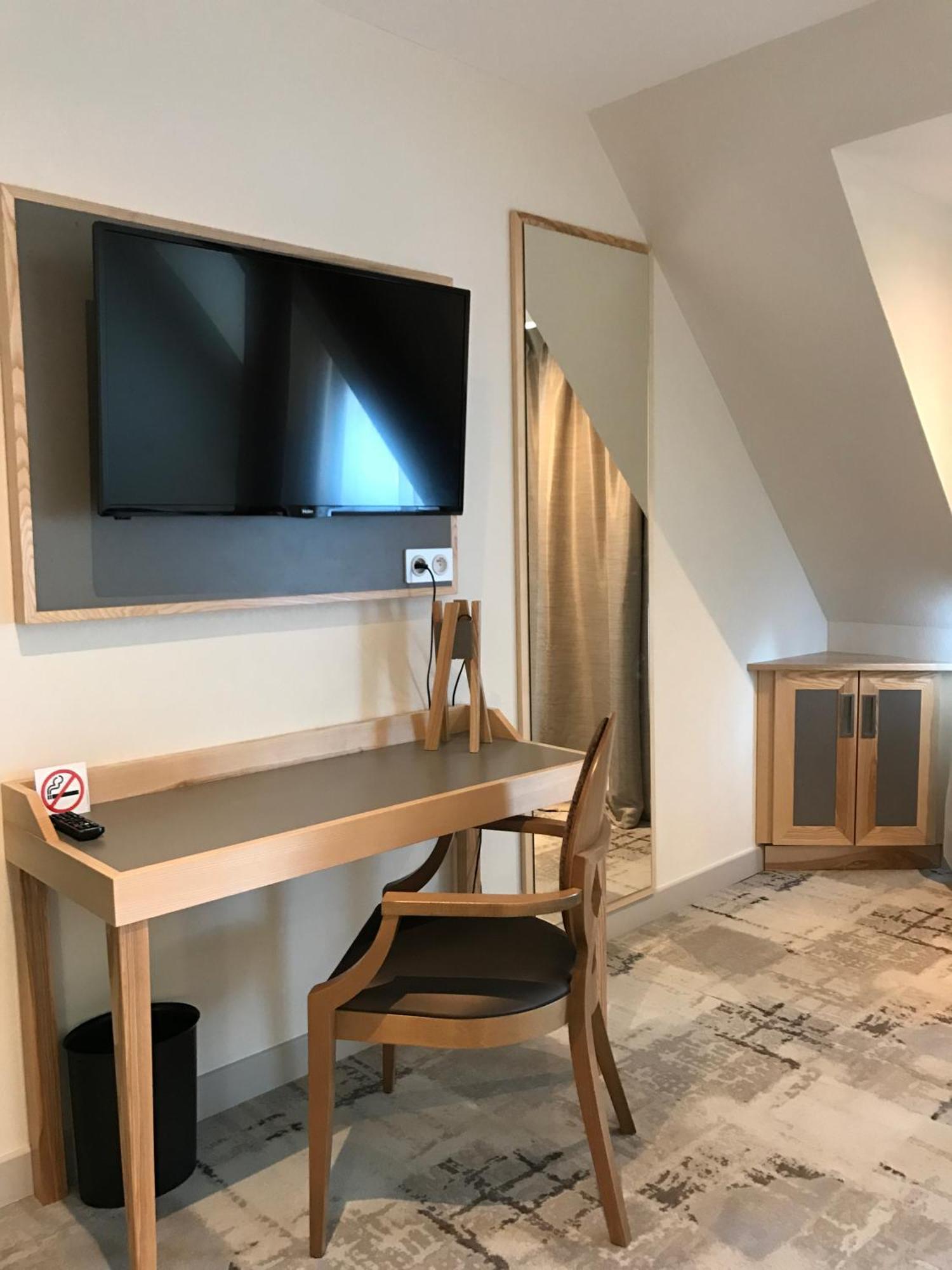 Hotel Le Cercle Cherbourg-en-Cotentin Ngoại thất bức ảnh