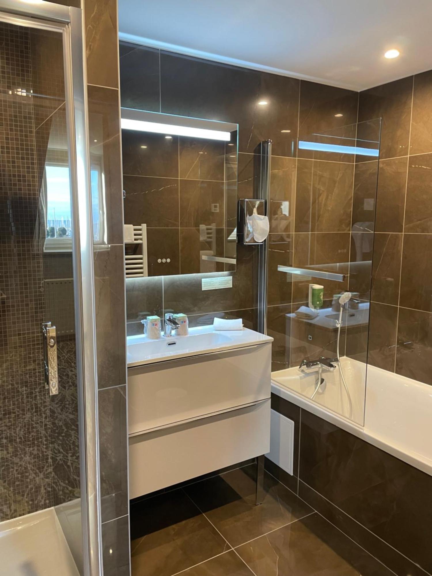 Hotel Le Cercle Cherbourg-en-Cotentin Ngoại thất bức ảnh