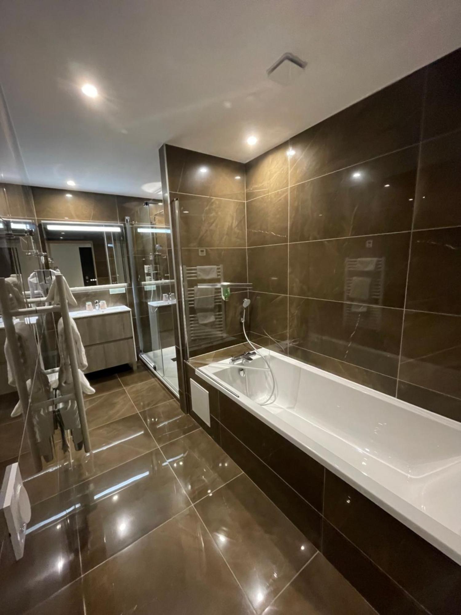 Hotel Le Cercle Cherbourg-en-Cotentin Ngoại thất bức ảnh