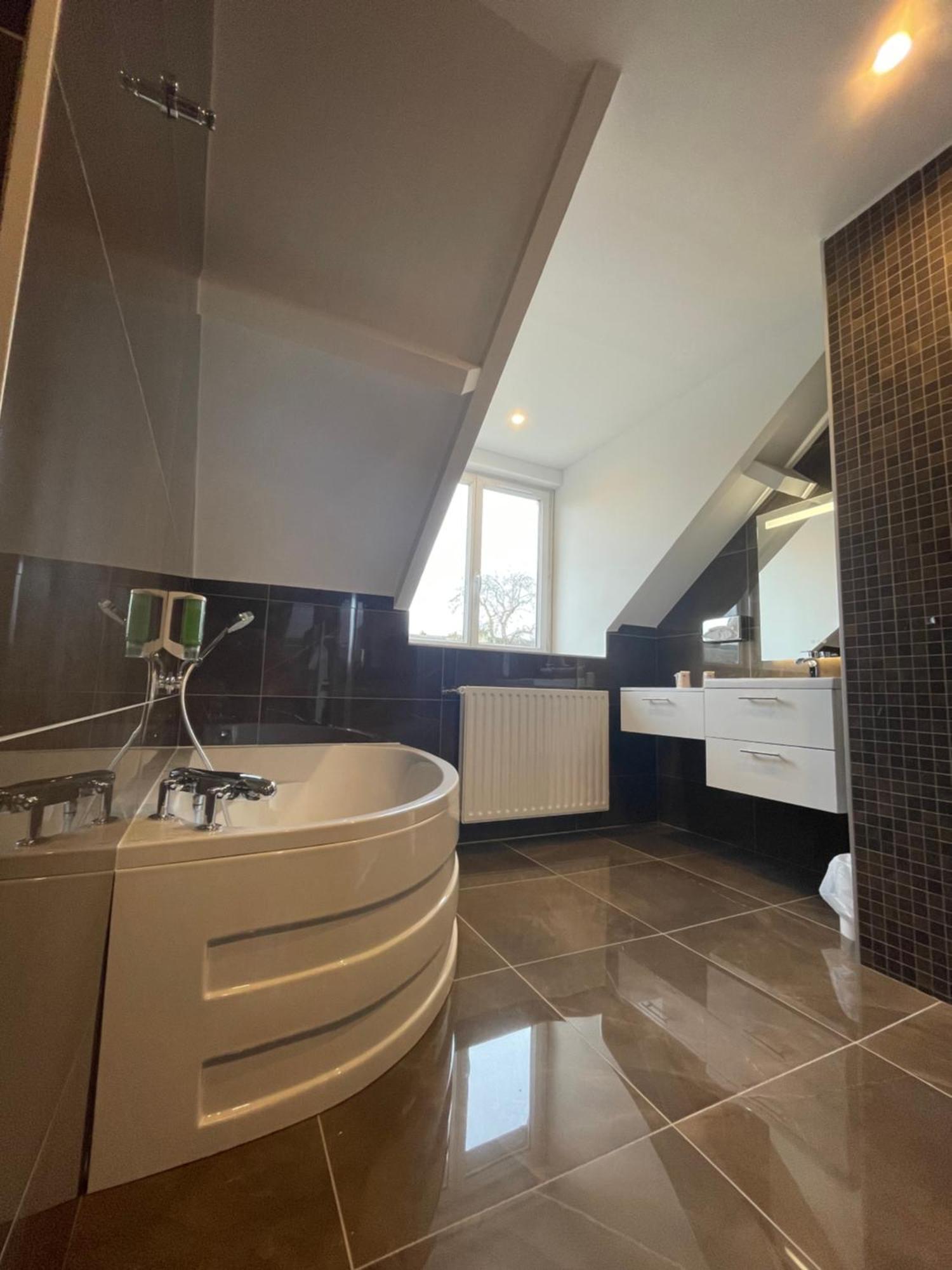 Hotel Le Cercle Cherbourg-en-Cotentin Ngoại thất bức ảnh